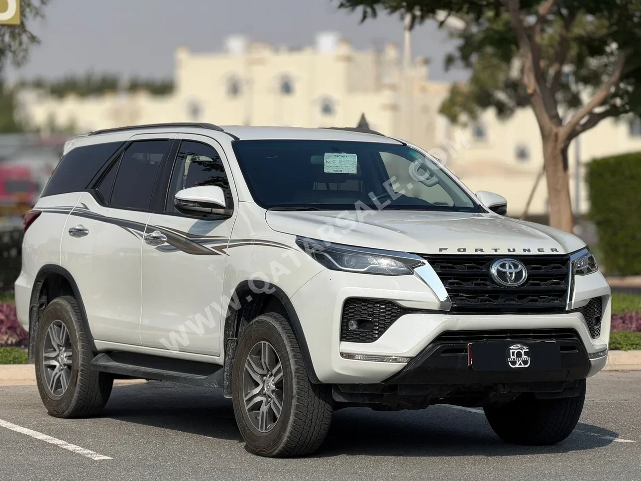 Toyota  Fortuner  SR5  2024  Automatic  129,000 Km  4 Cylinder  Four Wheel Drive (4WD)  SUV  White  With Warranty