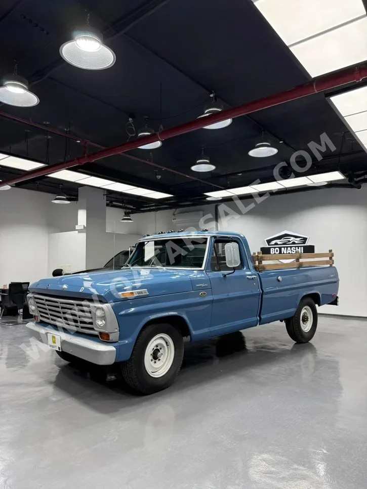 Ford Classic 1967 Automatic 601,000 Km 8 Cylinder Rear Wheel Drive (RWD) Sedan Light Sky Blue