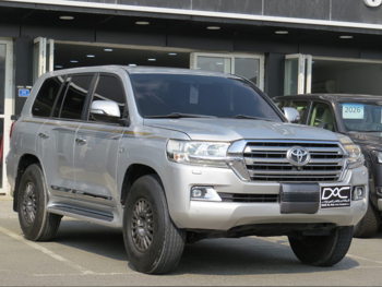 تويوتا  لاند كروزر  في اكس ار  2016  اوتوماتيك  253,000 كم  8 سلندر  دفع رباعي  اس يو في  فضي