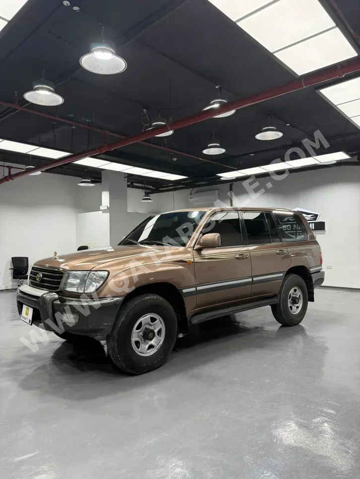 تويوتا  لاند كروزر  في اكس ار  1999  عادي  259,000 كم  8 سلندر  دفع رباعي  اس يو في  ذهبي