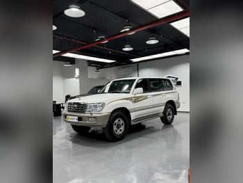 تويوتا  لاند كروزر  في اكس ار  2007  اوتوماتيك  261,000 كم  8 سلندر  دفع رباعي  اس يو في  أبيض