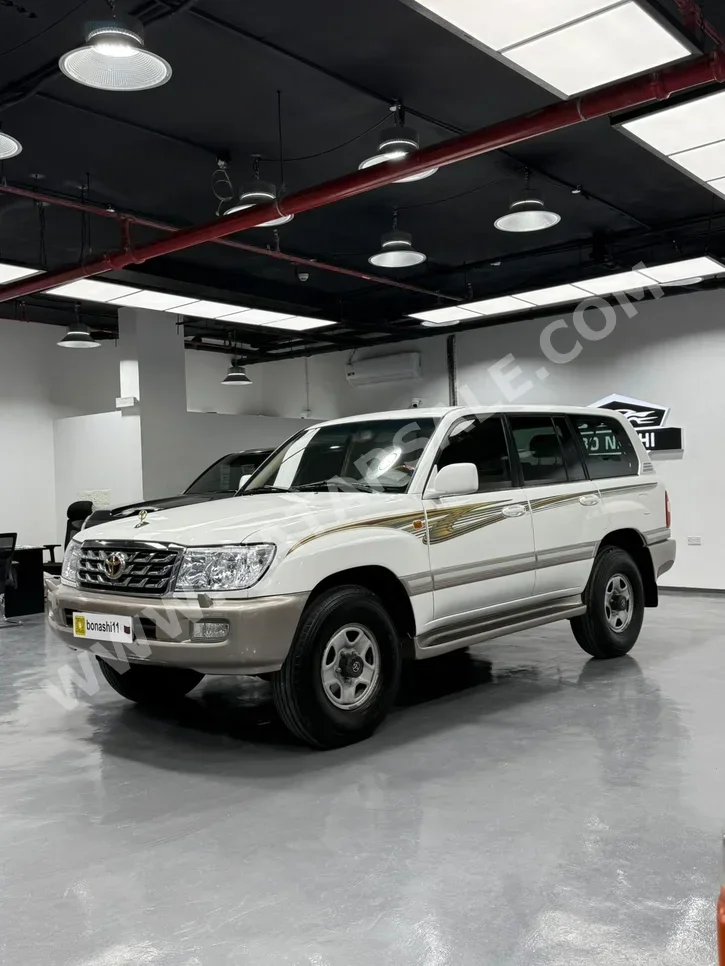 تويوتا  لاند كروزر  في اكس ار  2007  اوتوماتيك  261,000 كم  8 سلندر  دفع رباعي  اس يو في  أبيض