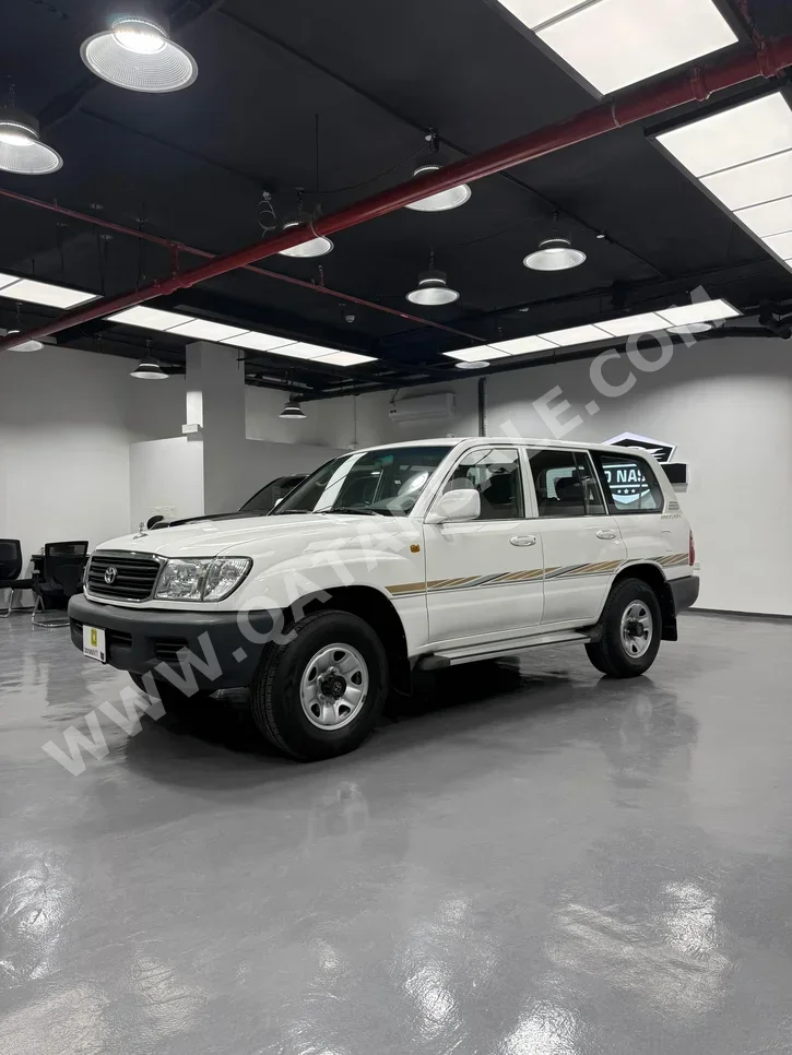 Toyota  Land Cruiser  GX  2000  Manual  589,000 Km  6 Cylinder  Four Wheel Drive (4WD)  SUV  White