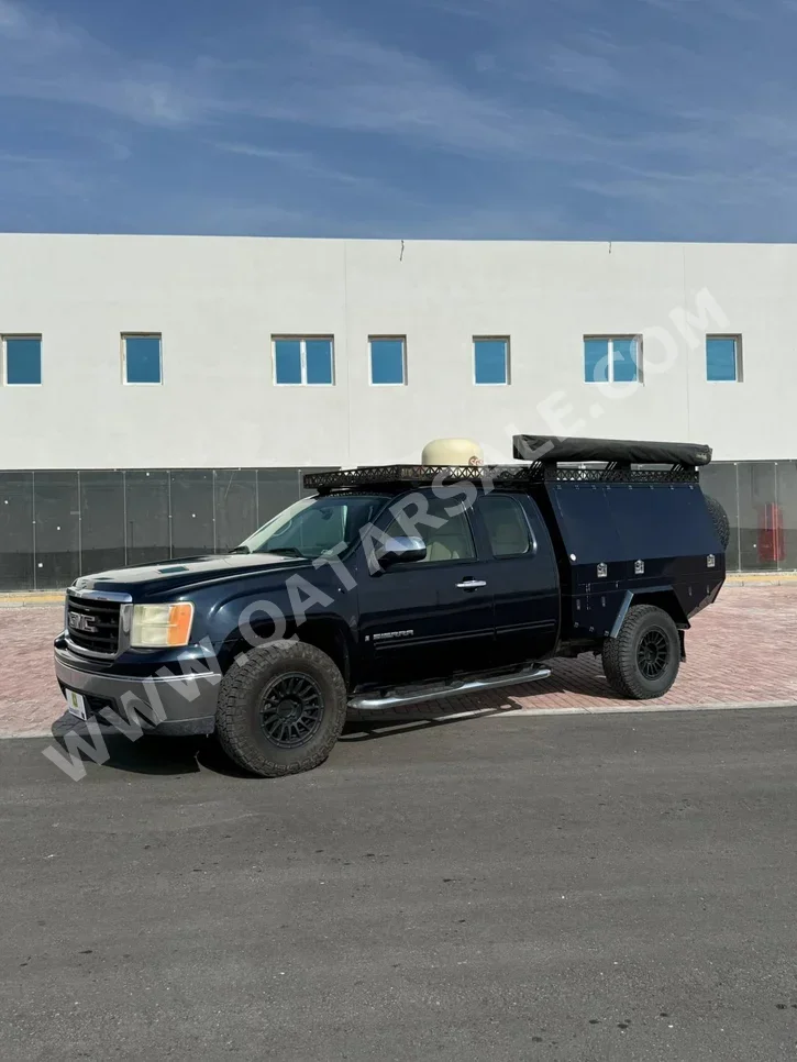 جي ام سي سييرا 1500 2008 اوتوماتيك 142,000 كم 8 سلندر دفع رباعي بيكب ازرق