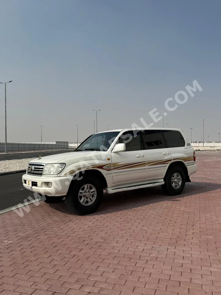 تويوتا  لاند كروزر  جي اكس ار  2006  اوتوماتيك  434,000 كم  6 سلندر  دفع رباعي  اس يو في  أبيض