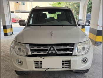 ميتسوبيشي  باجيرو  GLS  2014  اوتوماتيك  148,600 كم  6 سلندر  دفع رباعي  اس يو في  أبيض