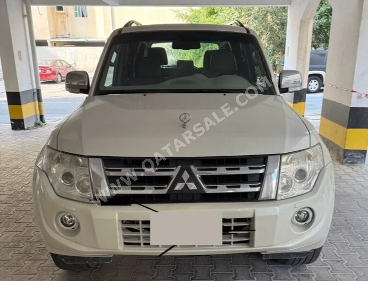 Mitsubishi  Pajero  GLS  2014  Automatic  148,600 Km  6 Cylinder  Four Wheel Drive (4WD)  SUV  White