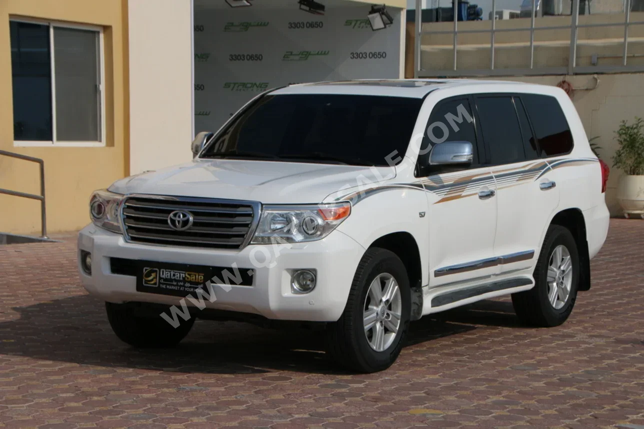 تويوتا لاند كروزر في اكس ار 2008 اوتوماتيك 229,000 كم 8 سلندر دفع رباعي اس يو في أبيض