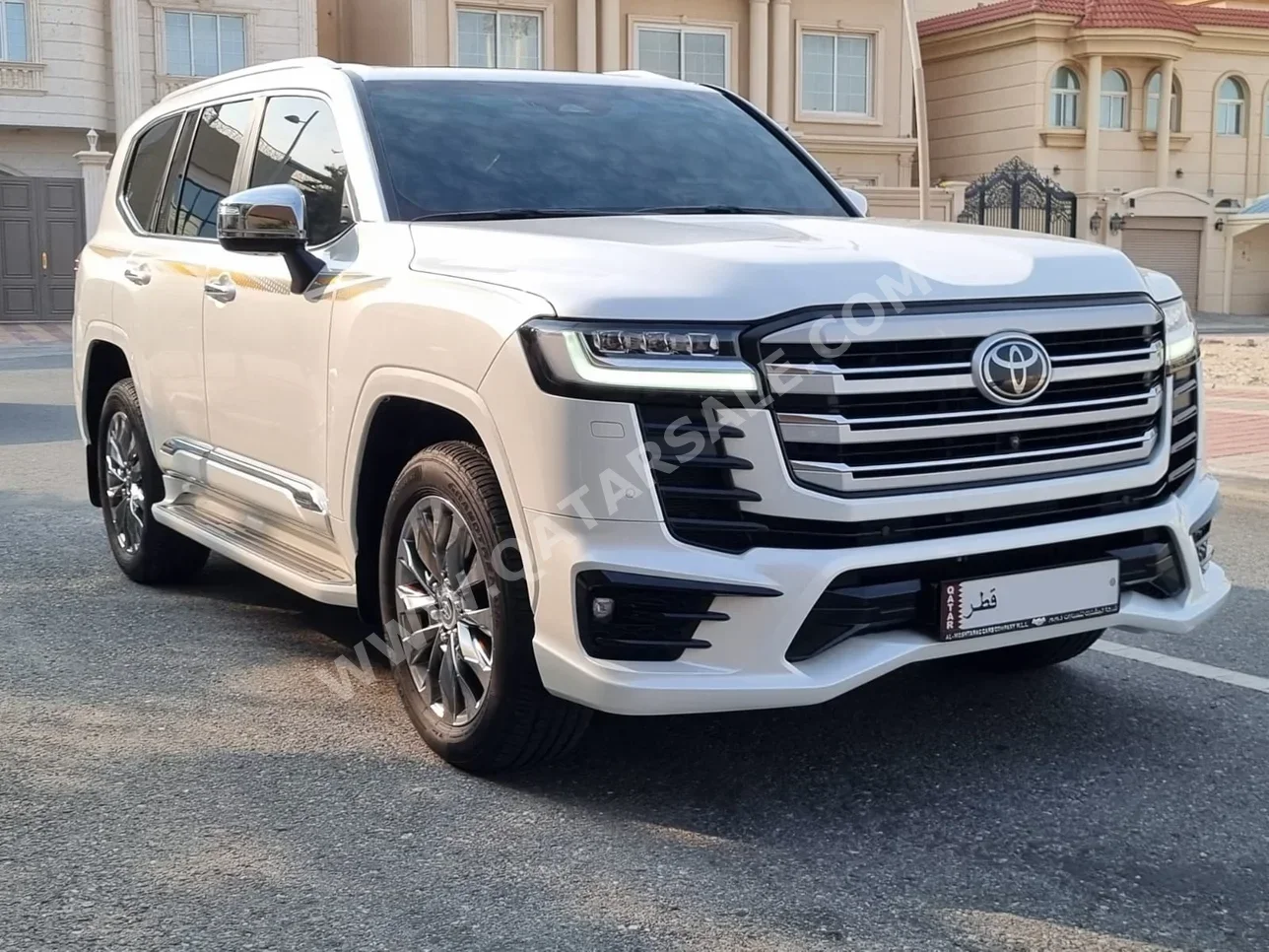 Toyota  Land Cruiser  VXR Twin Turbo  2025  Automatic  13,000 Km  6 Cylinder  Four Wheel Drive (4WD)  SUV  White  With Warranty