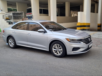 فوكس واغن  باسات  2020  اوتوماتيك  125,000 كم  5 سلندر  سحب امامي  سيدان  فضي