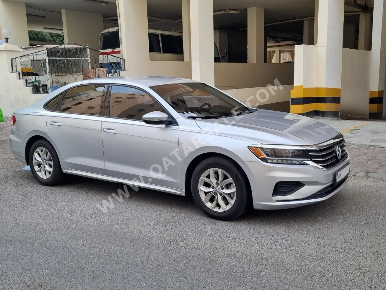 فوكس واغن  باسات  2020  اوتوماتيك  125,000 كم  5 سلندر  سحب امامي  سيدان  فضي