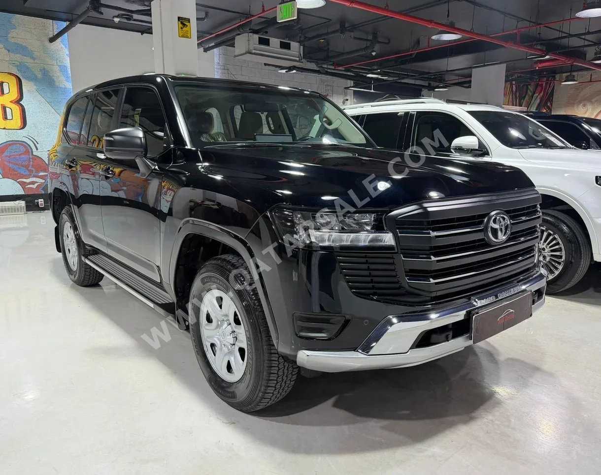 تويوتا لاند كروزر جي اكس 2024 اوتوماتيك 42,000 كم 6 سلندر دفع رباعي اس يو في أسود تحت الضمان