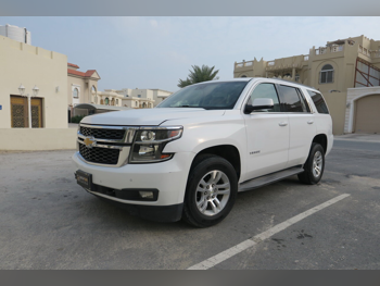 شفروليه  تاهو  إل إس  2015  اوتوماتيك  285,000 كم  8 سلندر  دفع خلفي  اس يو في  أبيض