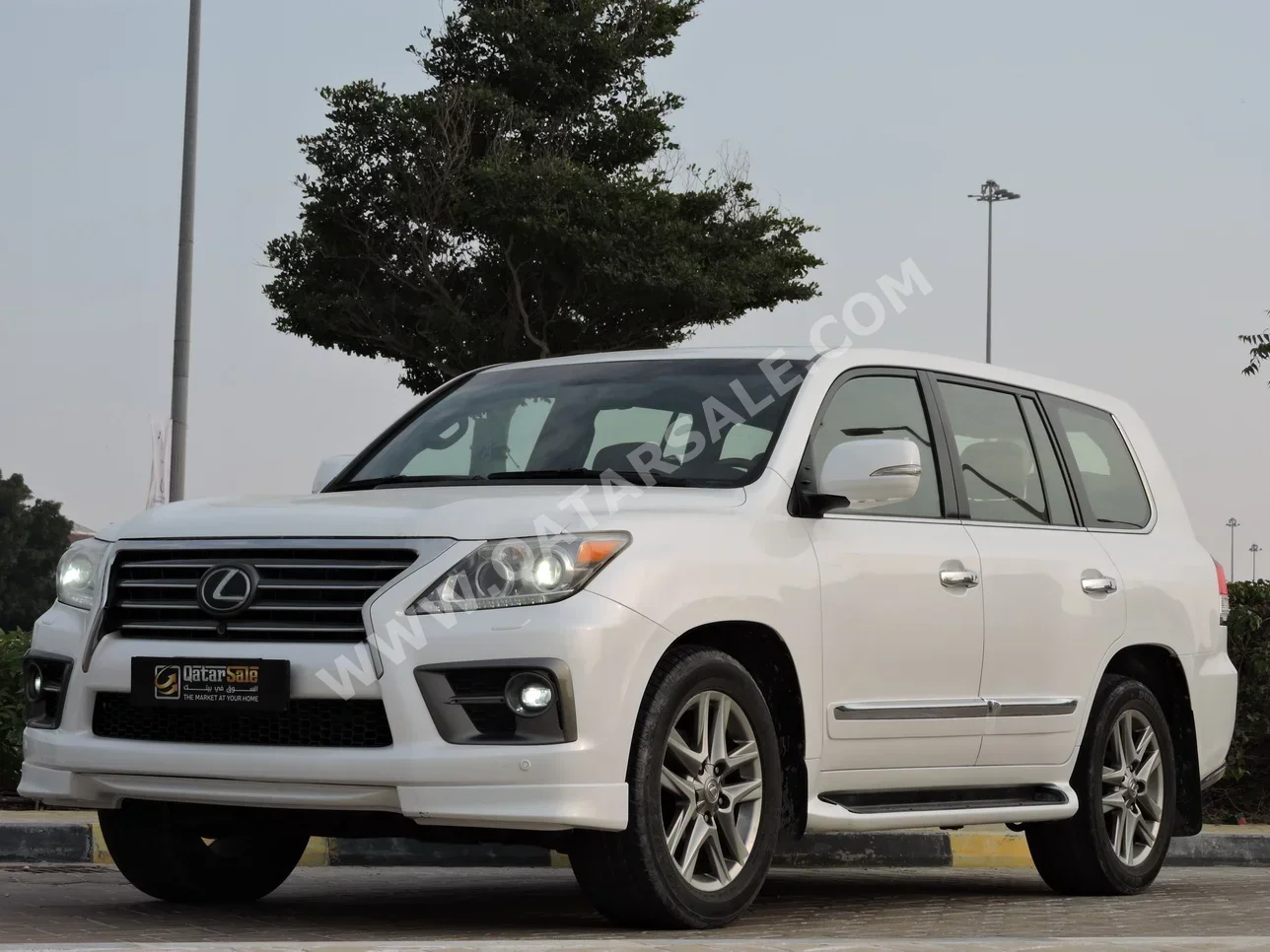 Lexus LX 570 S 2015 Automatic 200,000 Km 8 Cylinder Four Wheel Drive (4WD) SUV White