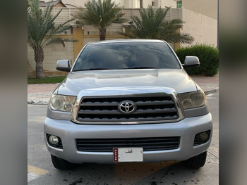 Toyota  Sequoia  2014  Automatic  502,000 Km  8 Cylinder  Four Wheel Drive (4WD)  SUV  Silver