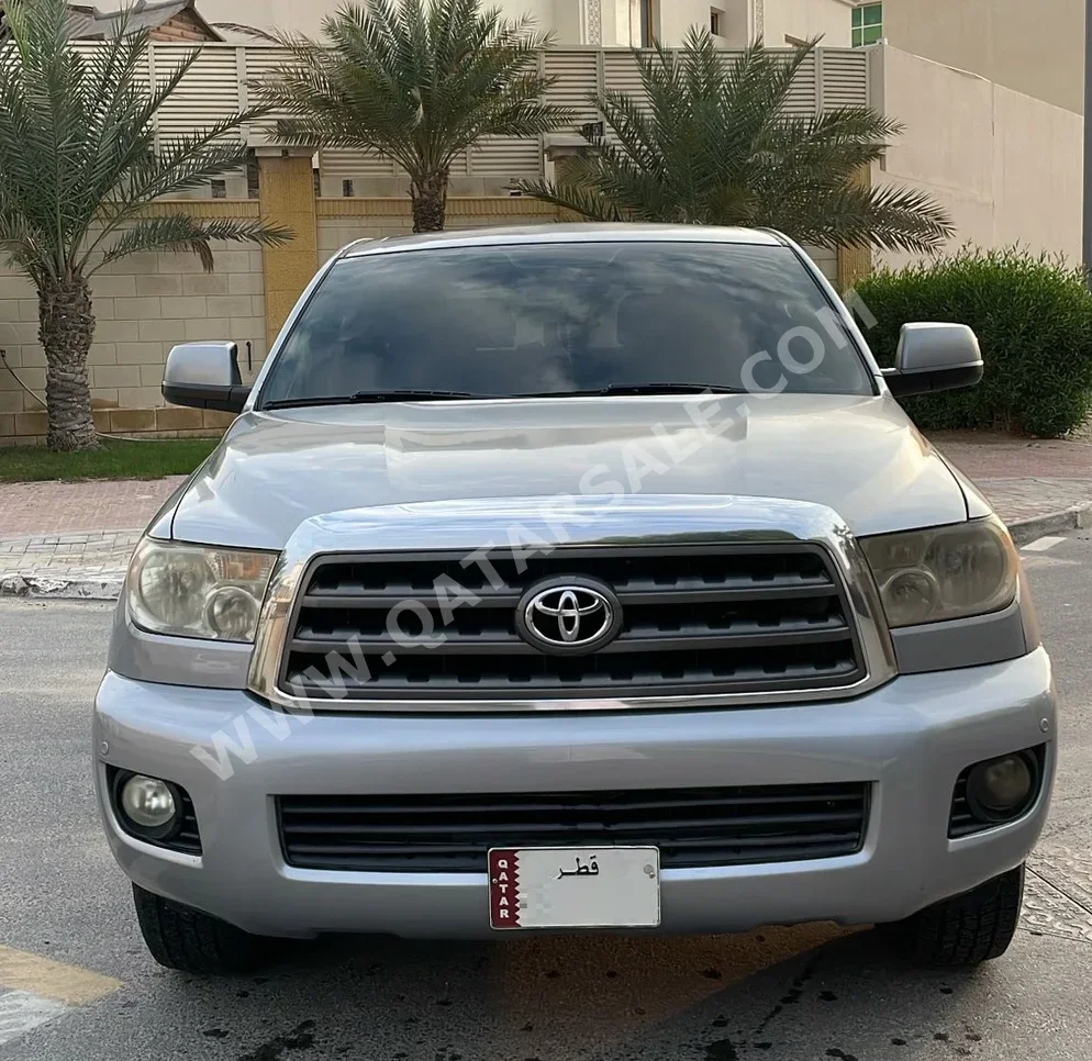 Toyota  Sequoia  2014  Automatic  502,000 Km  8 Cylinder  Four Wheel Drive (4WD)  SUV  Silver