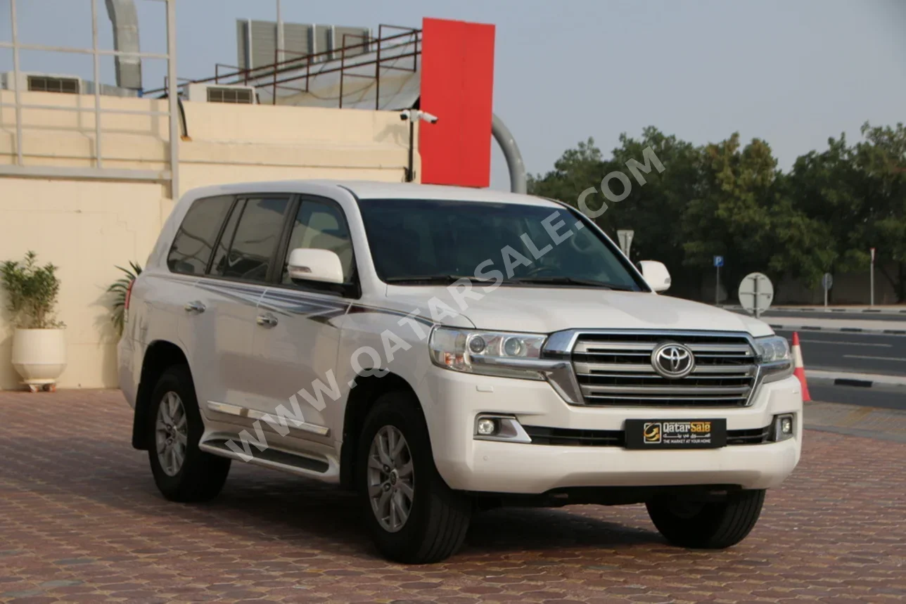 تويوتا لاند كروزر جي اكس ار 2017 اوتوماتيك 340,000 كم 8 سلندر دفع رباعي اس يو في أبيض
