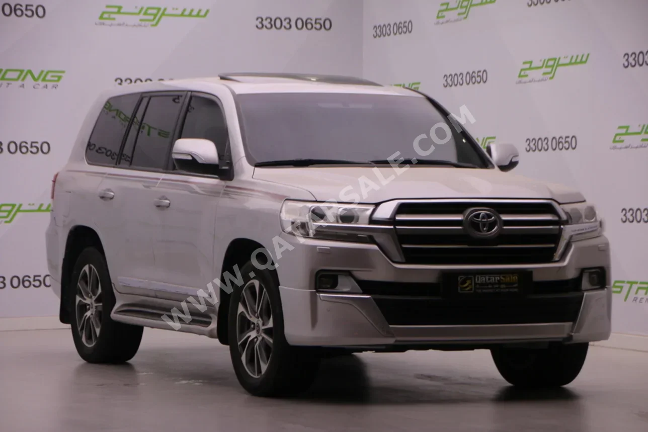 تويوتا  لاند كروزر  جي اكس ار - غراند تورينغ  2018  اوتوماتيك  300,000 كم  8 سلندر  دفع رباعي  اس يو في  فضي