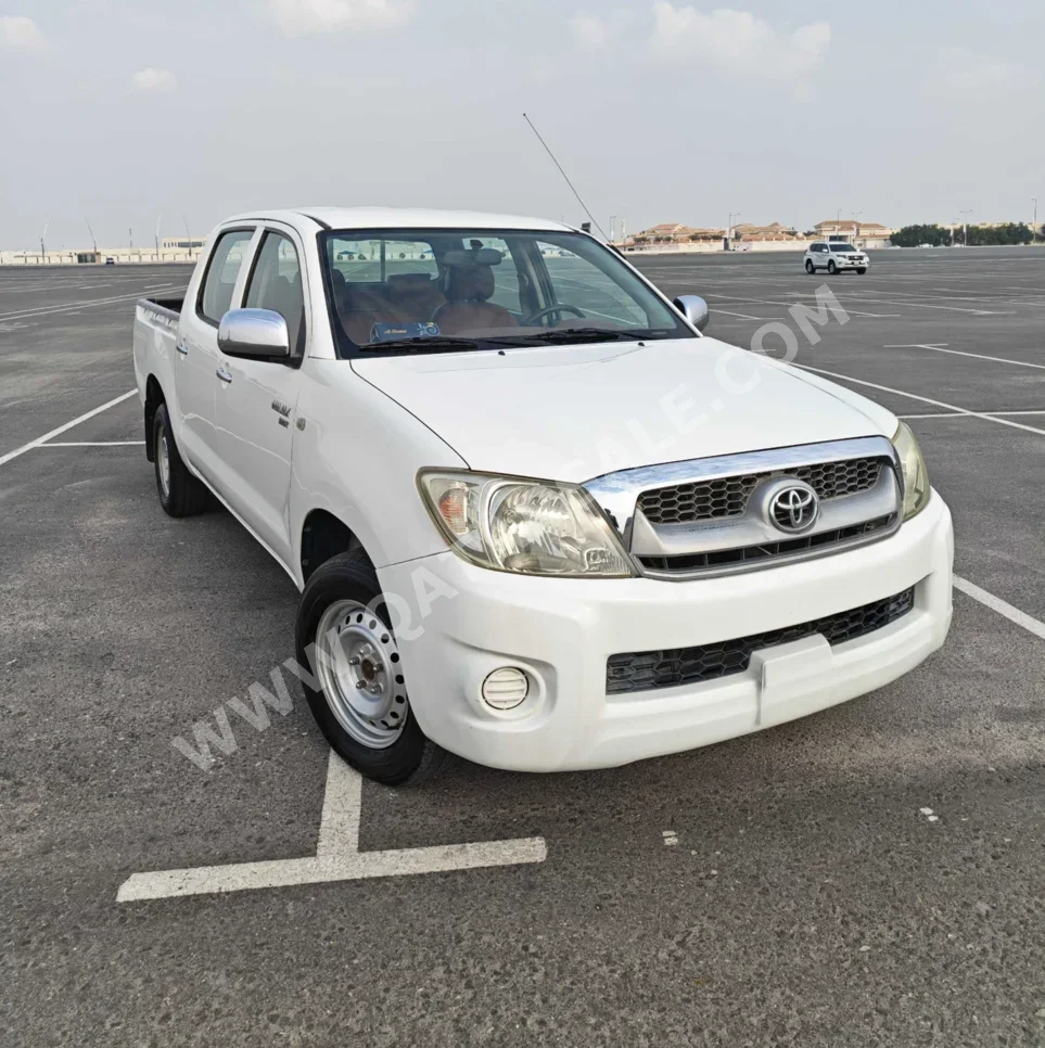 Toyota  Hilux  2009  Manual  226,000 Km  4 Cylinder  Rear Wheel Drive (RWD)  Pick Up  White