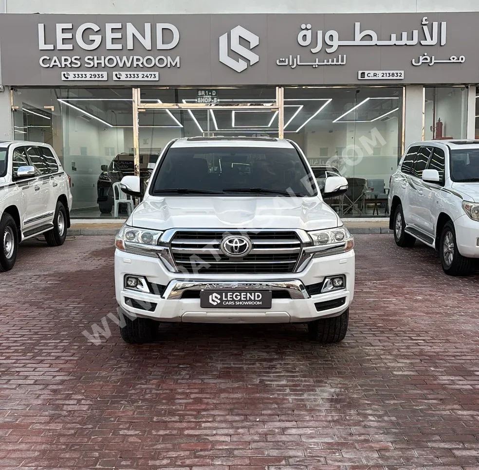 Toyota  Land Cruiser  GXR  2019  Automatic  218,000 Km  8 Cylinder  Four Wheel Drive (4WD)  SUV  White