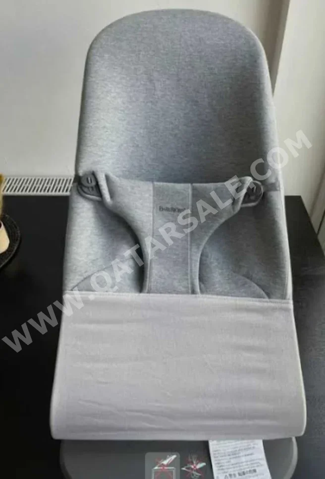 مقعد الطفل / الكراسي الهزازة والأراجيح