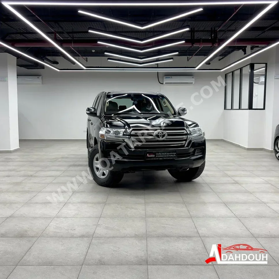 تويوتا  لاند كروزر  جي اكس ار  2021  اوتوماتيك  220,000 كم  6 سلندر  دفع رباعي  اس يو في  أسود