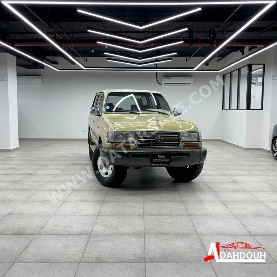 تويوتا  لاند كروزر  في اكس  1995  عادي  423,000 كم  6 سلندر  دفع رباعي  اس يو في  بيج