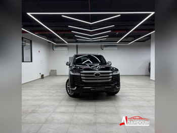 تويوتا  لاند كروزر  في اكس ار  2022  اوتوماتيك  92,000 كم  6 سلندر  دفع رباعي  اس يو في  أسود