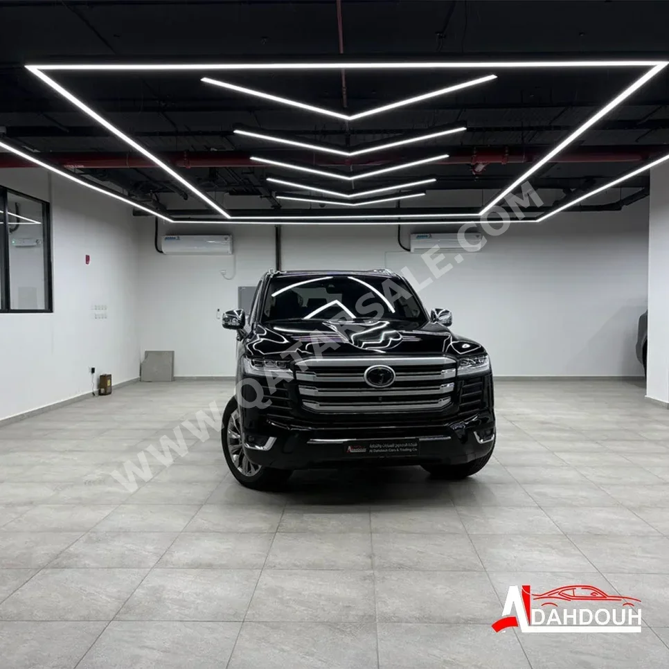 تويوتا لاند كروزر في اكس ار 2022 اوتوماتيك 92,000 كم 6 سلندر دفع رباعي اس يو في أسود