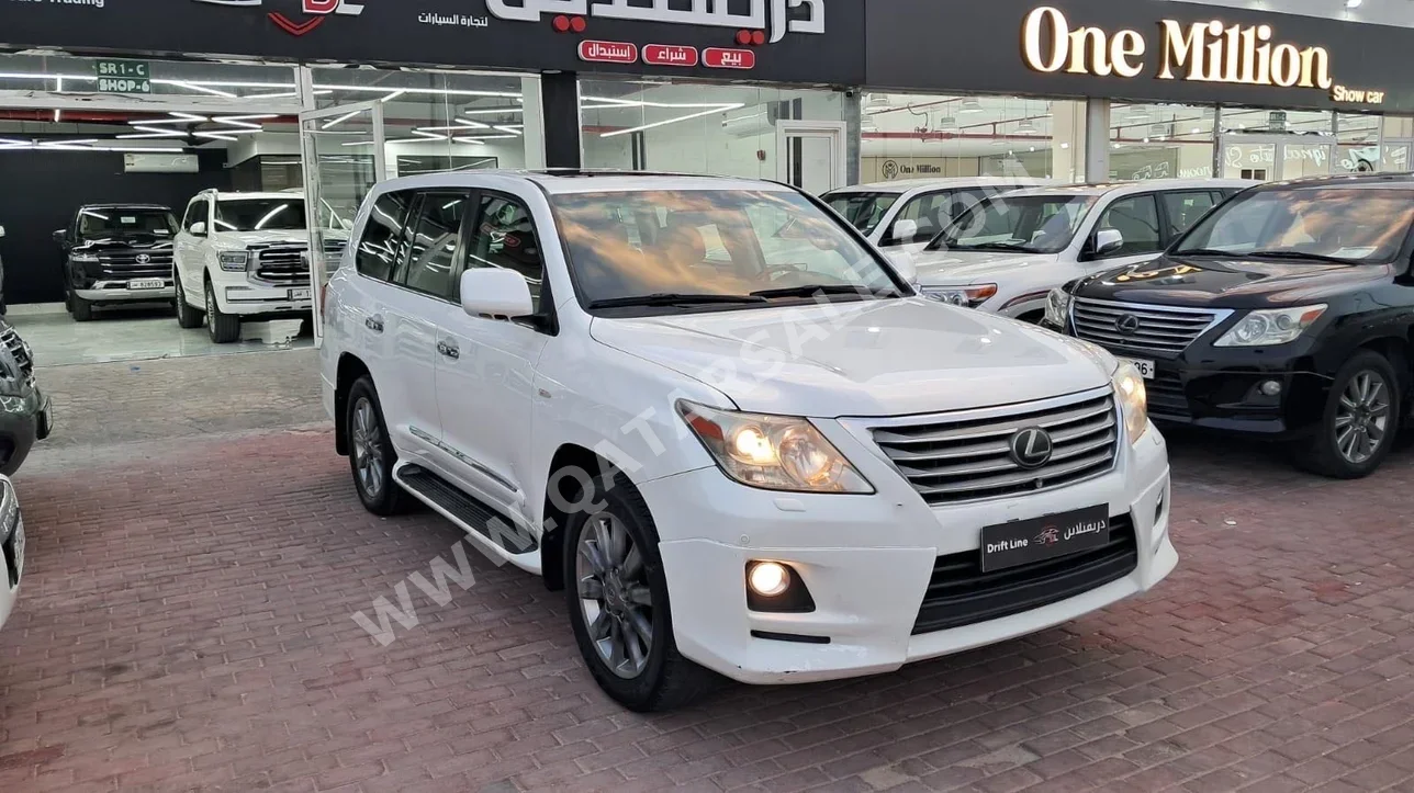 لكزس  ال اكس  570  2011  اوتوماتيك  355,000 كم  8 سلندر  دفع رباعي  سيدان  أبيض