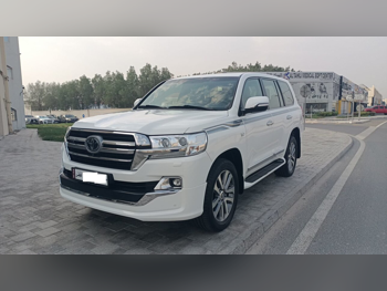 تويوتا  لاند كروزر  في اكس ار  2019  اوتوماتيك  184,000 كم  8 سلندر  دفع رباعي  اس يو في  أبيض