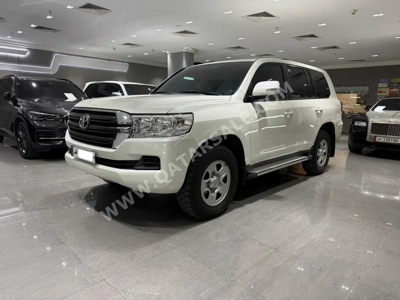 تويوتا  لاند كروزر  جي  2019  اوتوماتيك  66,000 كم  6 سلندر  دفع رباعي  اس يو في  أبيض