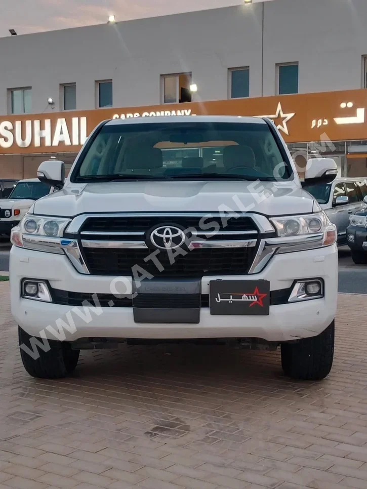 Toyota  Land Cruiser  GXR  2017  Automatic  343,000 Km  8 Cylinder  Four Wheel Drive (4WD)  SUV  White