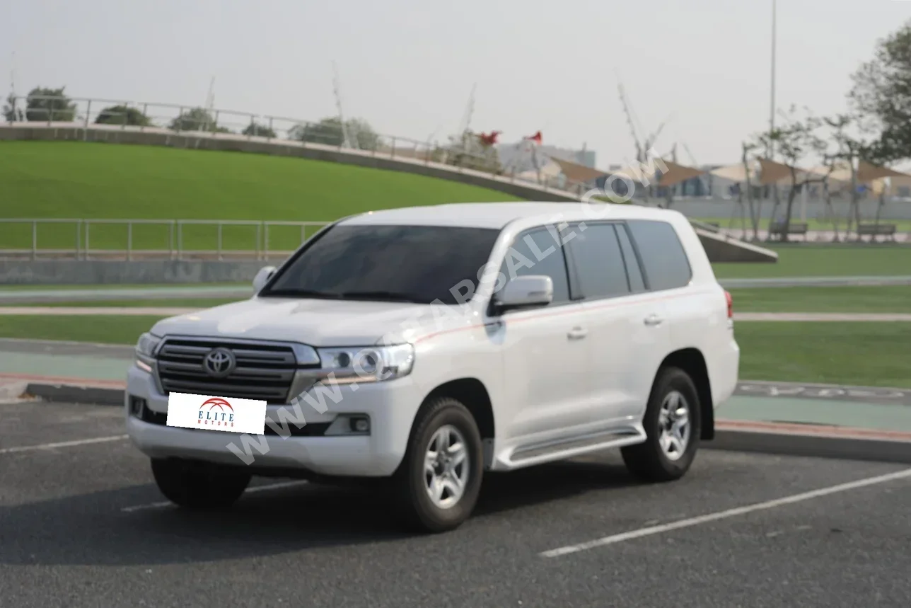 تويوتا  لاند كروزر  جي اكس ار  2021  اوتوماتيك  218,000 كم  6 سلندر  دفع رباعي  اس يو في  أبيض