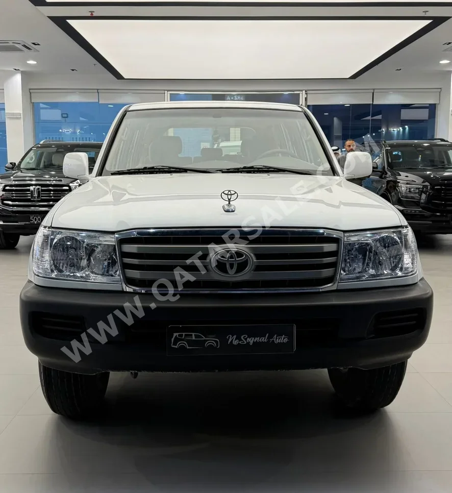 تويوتا  لاند كروزر  جي اكس  2007  عادي  274,000 كم  6 سلندر  دفع رباعي  اس يو في  أبيض