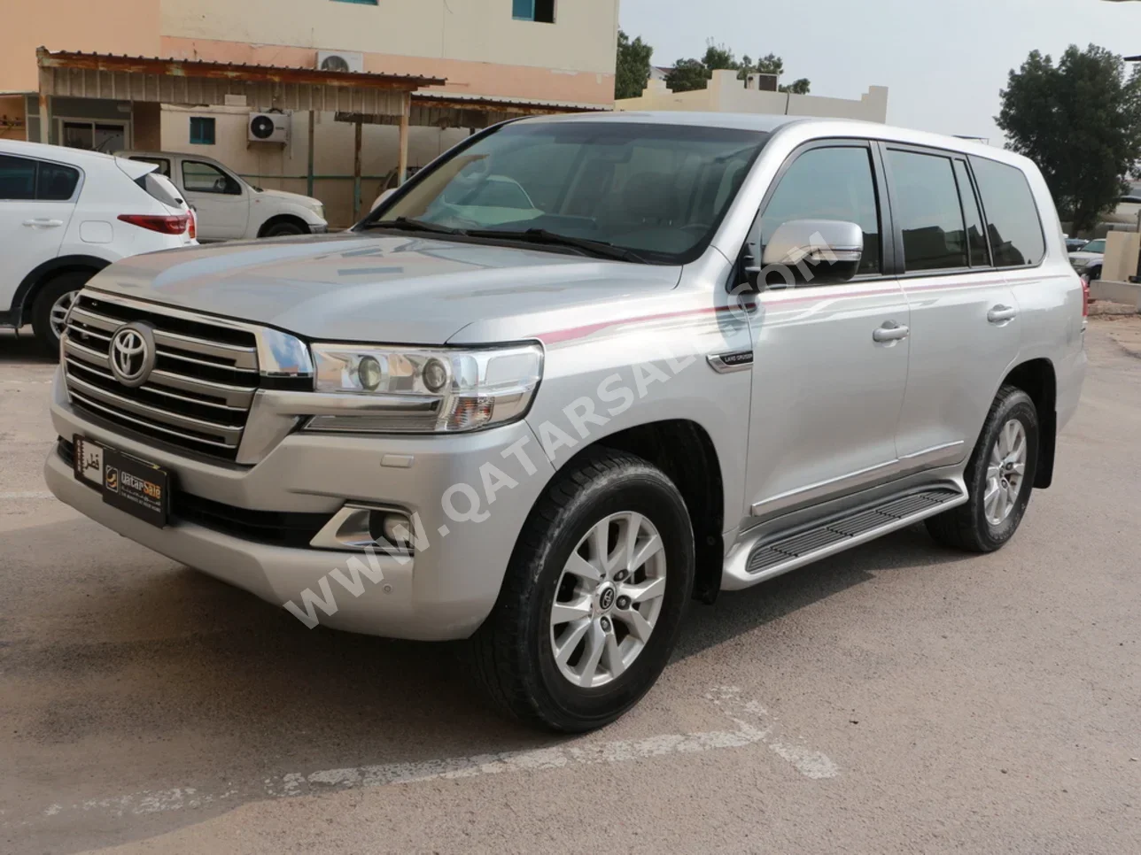 تويوتا  لاند كروزر  جي اكس ار  2020  اوتوماتيك  216,000 كم  6 سلندر  دفع رباعي  اس يو في  فضي