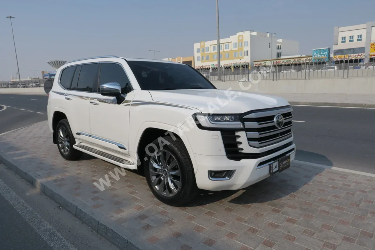 Toyota  Land Cruiser  VXR Twin Turbo  2025  Automatic  26,000 Km  6 Cylinder  Four Wheel Drive (4WD)  SUV  White  With Warranty