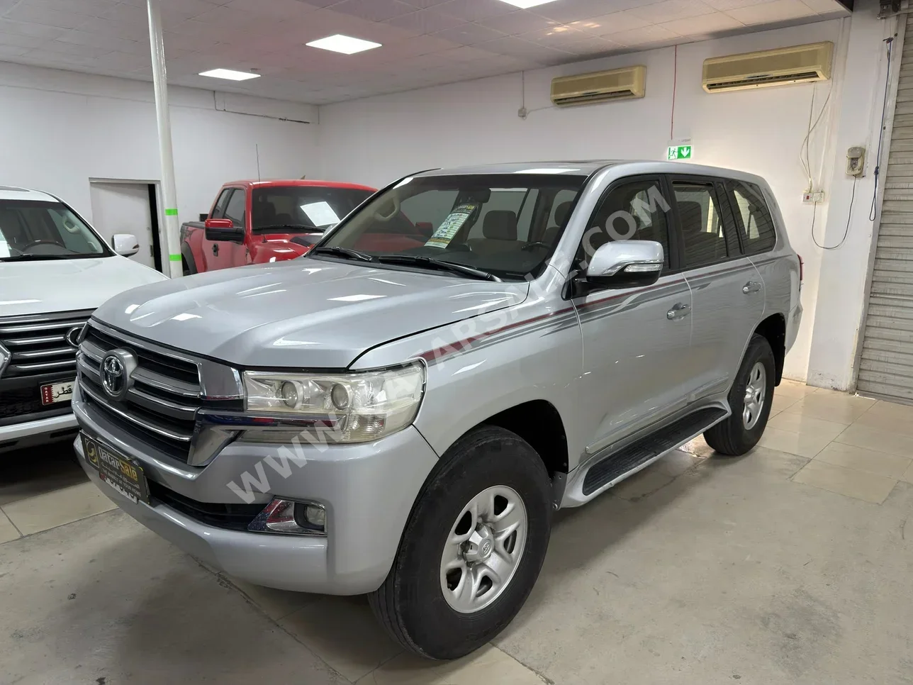 تويوتا  لاند كروزر  جي اكس ار  2019  اوتوماتيك  265,000 كم  8 سلندر  دفع رباعي  اس يو في  فضي