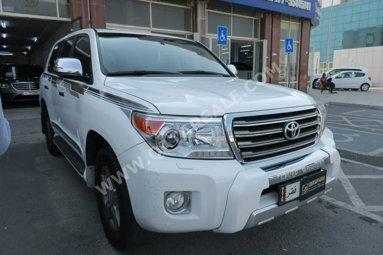 تويوتا  لاند كروزر  جي اكس ار  2015  اوتوماتيك  400,000 كم  8 سلندر  دفع رباعي  اس يو في  أبيض