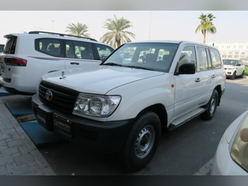 Toyota  Land Cruiser  G  2004  Manual  370,000 Km  6 Cylinder  Four Wheel Drive (4WD)  SUV  White