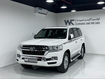 Toyota  Land Cruiser  GXR  2021  Manual  138,000 Km  8 Cylinder  Four Wheel Drive (4WD)  Sedan  White  With Warranty