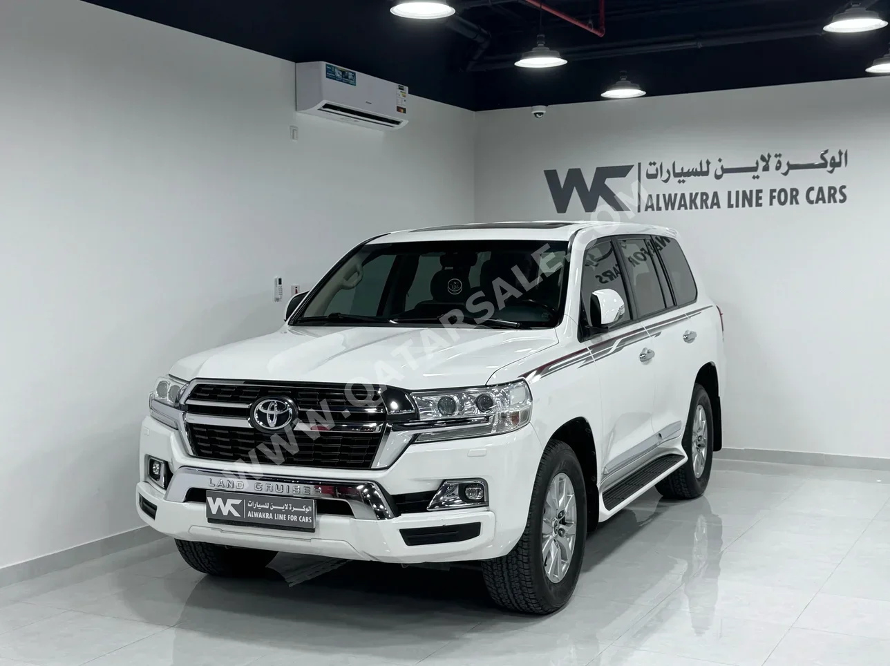 Toyota  Land Cruiser  GXR  2021  Manual  138,000 Km  8 Cylinder  Four Wheel Drive (4WD)  Sedan  White  With Warranty