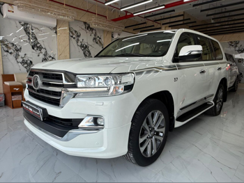 تويوتا  لاند كروزر  في اكس ار  2019  اوتوماتيك  319,000 كم  8 سلندر  دفع رباعي  اس يو في  أبيض