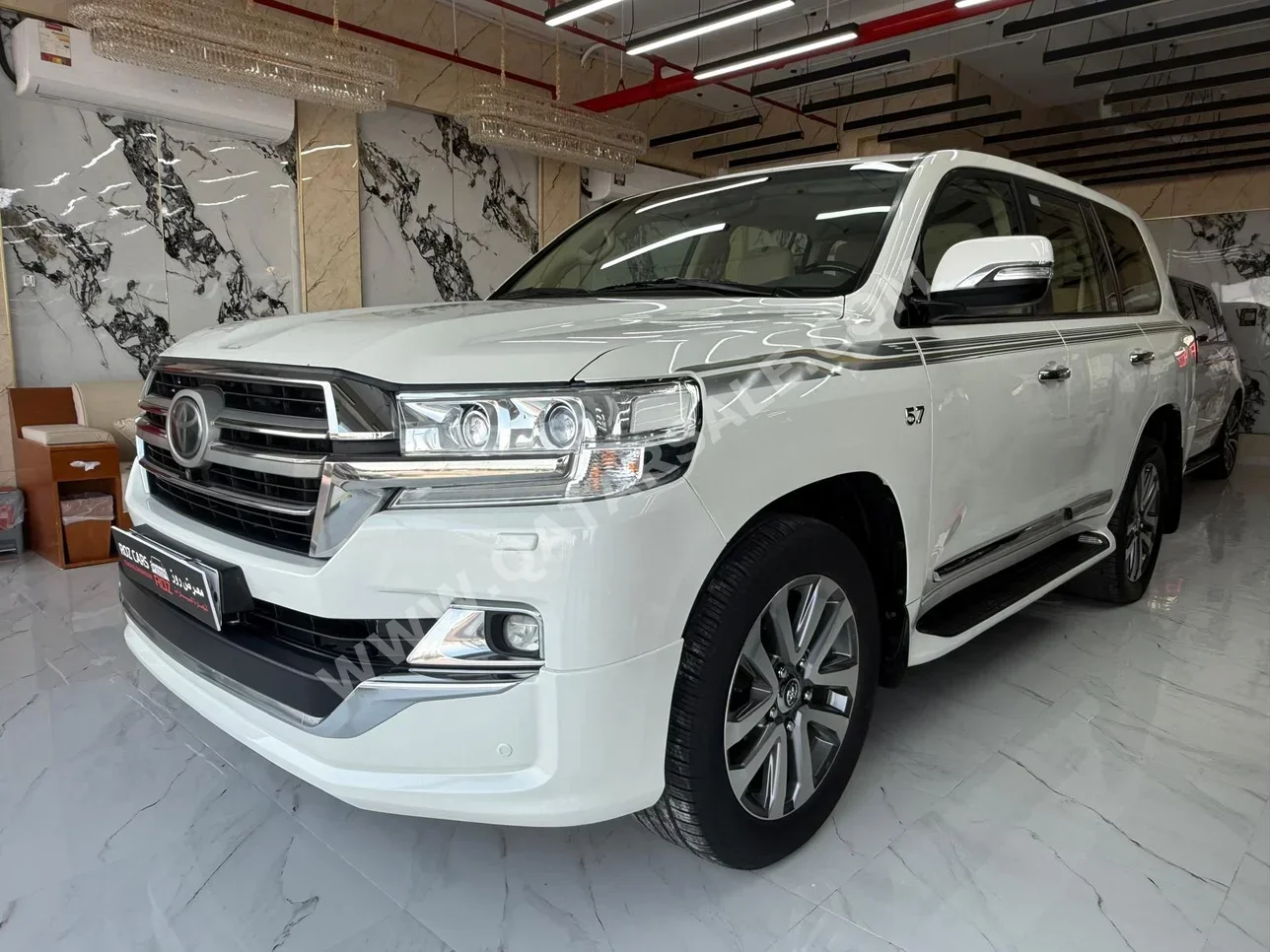 تويوتا لاند كروزر في اكس ار 2019 اوتوماتيك 319,000 كم 8 سلندر دفع رباعي اس يو في أبيض