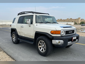Toyota  FJ Cruiser  2016  Automatic  185,000 Km  6 Cylinder  Four Wheel Drive (4WD)  SUV  White