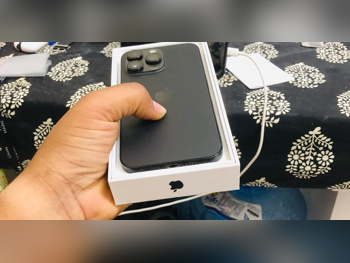 هواتف نقالة ابل - ايفون - اس أي الإصدار الأول - تيتانيوم أسود - 256 جيجابايت