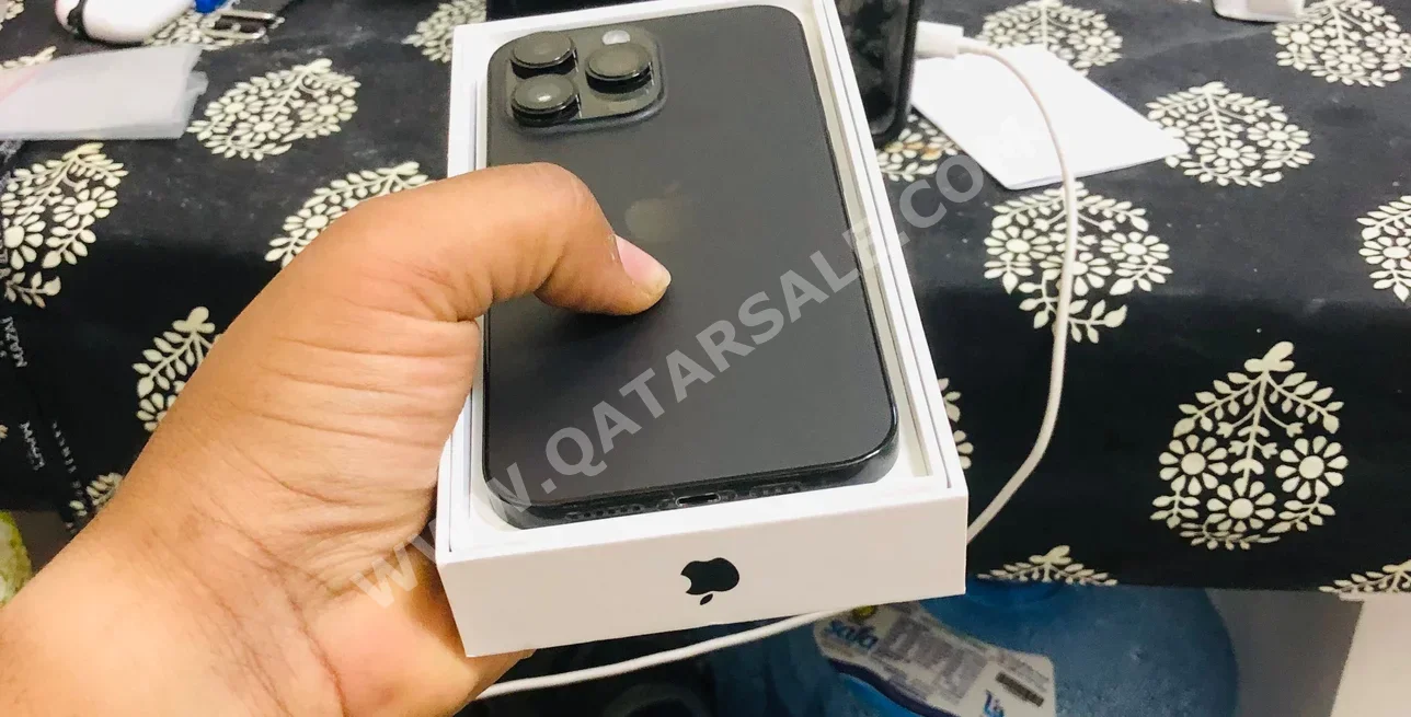 Mobile Phones Apple  - iPhone  - SE 1st Generation  - Black Titanium  - 256 GB