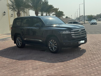 تويوتا  لاند كروزر  جي اكس ار  2024  اوتوماتيك  68,000 كم  6 سلندر  دفع رباعي  اس يو في  أسود