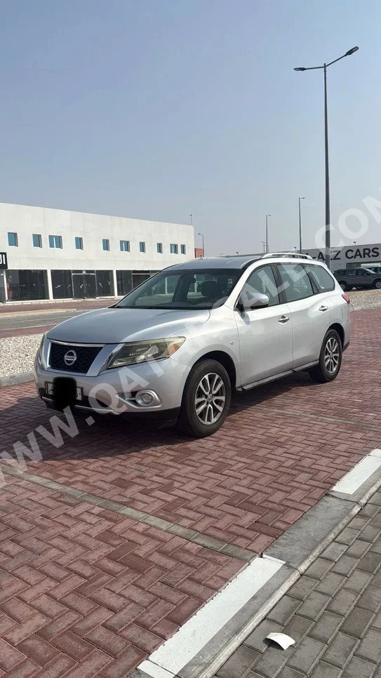Nissan  Pathfinder  SV  2014  Automatic  187,000 Km  6 Cylinder  Rear Wheel Drive (RWD)  SUV  Silver