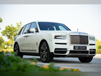 رولز - رويس  كولينان  2021  اوتوماتيك  64,000 كم  12 سلندر  دفع رباعي  اس يو في  أبيض  تحت الضمان